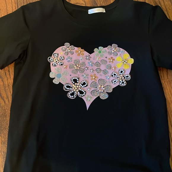 Black T shirt with jeweled pink heart - Picture 6 of 8